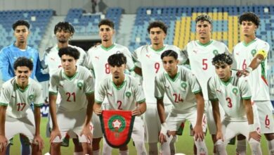 لاعبو المنتخب المغربي لأقل من 20 سنة يحتفلون بالفوز على الجزائر