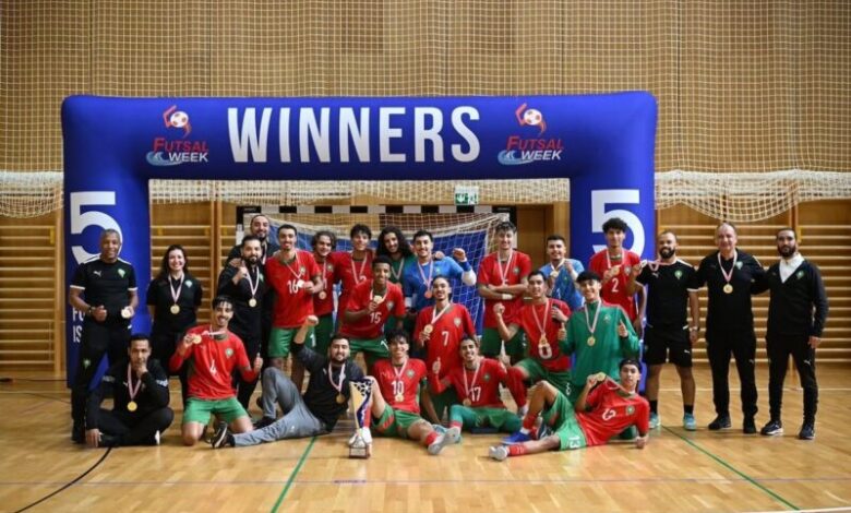 لاعبو منتخب المغرب لفوتسال أقل من 21 سنة يحتفلون بلقب بطولة كرواتيا