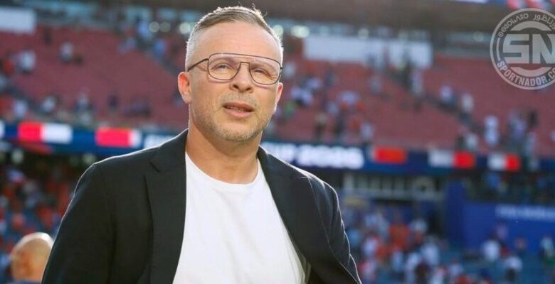 المدير التقني محمد وهبي يتابع تدريبات المنتخب المغربي