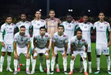 لاعبو الرجاء الرياضي خلال حصة تدريبية استعدادا لمواجهة الفتح الرياضي