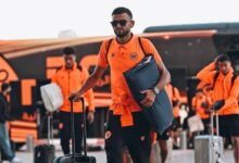 وفد نهضة بركان خلال وصوله إلى ليبيريا قبل مواجهة ستار سبور أكاديمي