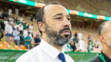 طارق السكتيوي مدرب منتخب عُمان لكرة القدم