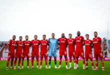 لاعبو الوداد الرياضي يحتفلون بعد الفوز على الدفاع الحسني الجديدي
