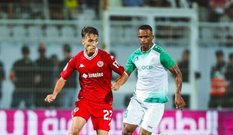 لاعبو الوداد الرياضي يحتفلون بعد الفوز على الدفاع الحسني الجديدي في البطولة الاحترافية