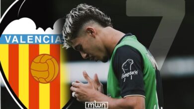 ياسر الزابيري لاعب راسينغ سانتاندير يحتفل بهدفه في الدوري الإسباني