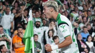ياسر الزابيري لاعب راسينغ سانتاندير المغربي يحتفل بهدف في الليغا
