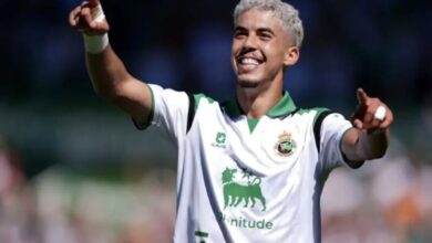 ياسر الزابيري يحتفل بهدفه مع راسينغ سانتاندير أمام فالنسيا
